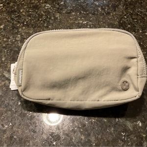 Lululemon everywhere belt bag